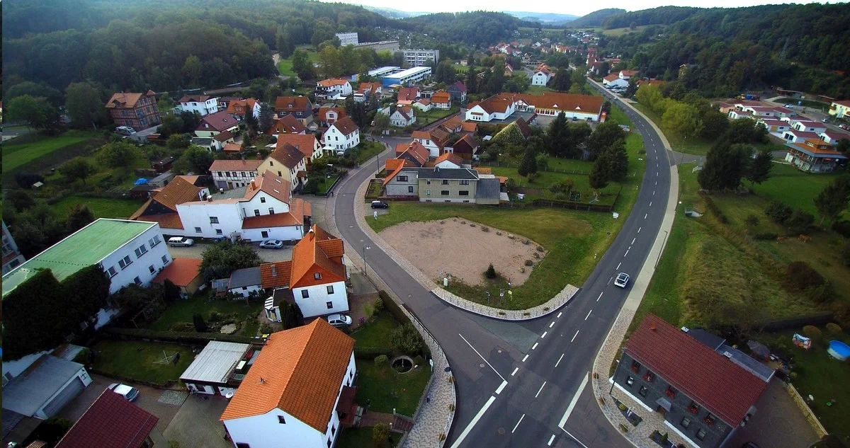 Luftaufnahme von Seebach Kreuzung Neue Straße und Hauptstraße mit Blick Unterdorf
