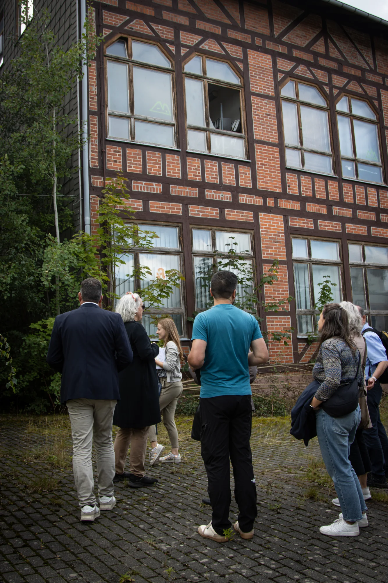 Begehung des Ortes - hier Gelände der alte Uhrenfabrik